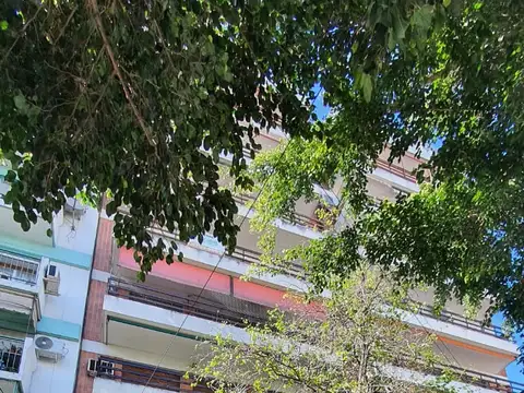 4 AMB AL FRENTE CON COCHERA FIJA 