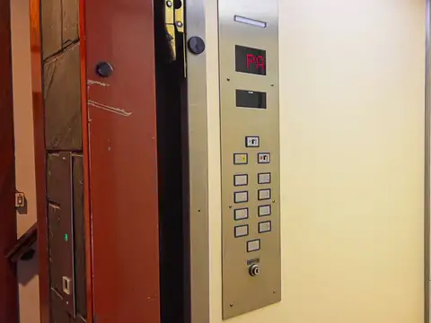 VENTA COCHERA B. LA PERLA PORTÓN AUTOM. 2°SUB.