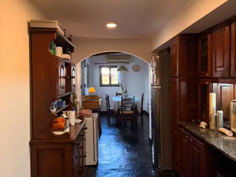 Casa en Alquiler con 2 cocheras