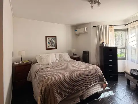 Casa de 4 dormitorios con patio y cocheras en alquiler en City Bell sobre Calle 14 [Cod: 161-1725]