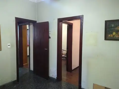 Casa en Alquiler con 3 cocheras