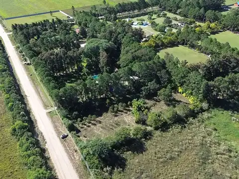 Se vende amplio lote-Parquizado-Reconquista