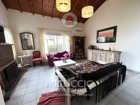 Casaquinta en alquiler | Manuel de Falla N°2656 entre Manny y Bach | Barrio El Cazador