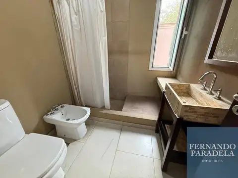 Casa en venta de 3 dormitorios c/ cochera en Villa Gobernador Udaondo