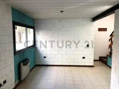 Casa estilo duplex en Gonnet - Apto banco