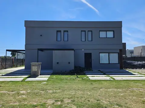 Casa en venta barrio, Spring Park 3 dormitorios pileta galería parrilla