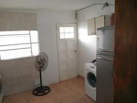 CASA CON GALPON