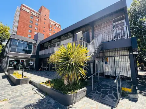 Oficina en Alvarado y La Rioja  