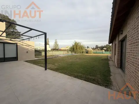 CASA EN VENTA - B° PRIVADO LA FALDA - CIPOLLETTI