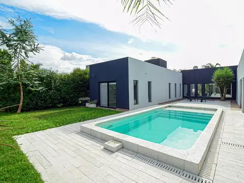 Venta Casa 4 ambientes con pileta en barrio cerrado Santa Rita en San Vicente