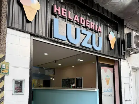 Local en venta de 51 metros cuadrados con dos baños en calle América al 1700 en Villa Luzuriaga