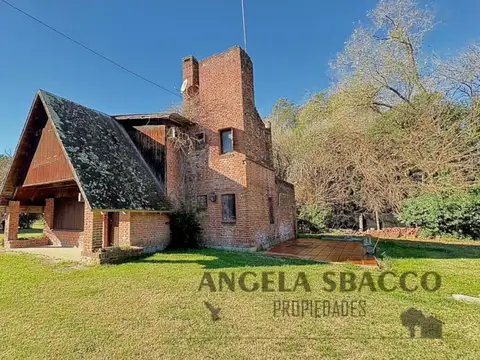 Casa en Parada Robles, frente a colectora norte.