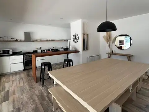 Casa 4 ambientes con 2 baños