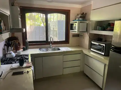 Casa 6 ambientes con 3 baños