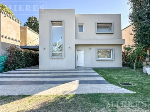 Casa 5 ambientes con 2 baños