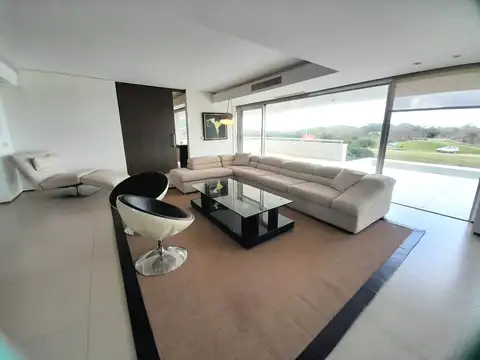 Departamento 7 ambientes con 6 baños