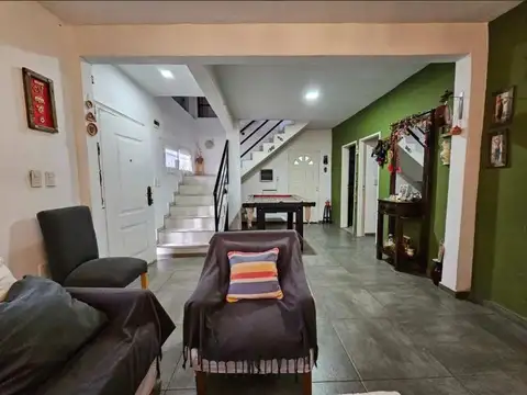 VENTA CASA 6 AMBIENTES PONTEVEDRA CON COCHERA