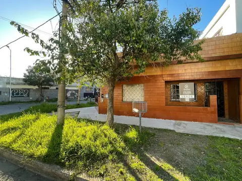 Venta Casa Ideal 2 familias con Entradas Independientes APTO CREDITO - Valentin Alsina