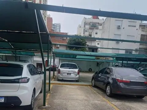 Cochera doble descubierta Maipu 1800 Vte Lopez edificio seg