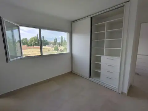 Depto Tipo Casa en Alquiler con 2 cocheras