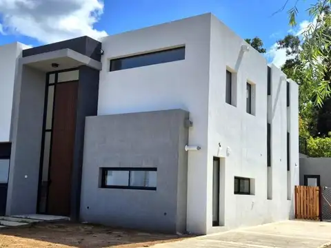 VENTA CASA 5 AMBIENTES PUERTOS DEL LAGO NATIVAS ANTICIPO Y CUOTAS FINANCIACIÓN EXCELENTE ORIENTACION