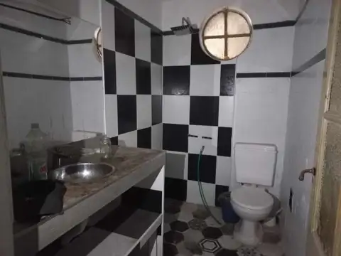 CASA EN VENTA C/ GALPON A UNA CUADRA DE MITRE