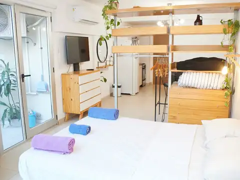 Tacuarí 400, Piso 1