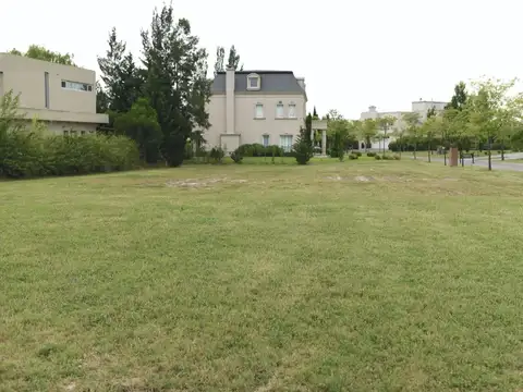 Excelente Terreno en esquina  en el Barrio La Isla