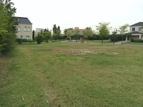 Excelente Terreno en esquina  en el Barrio La Isla