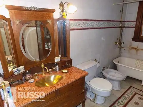 Casa 6 ambientes con 5 baños