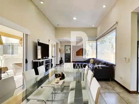 De los Alamos esquina De La Deriva 1100