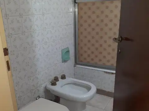 Casa en venta - 2 Dormitorios 2 Baños - Depósito - Mataderos