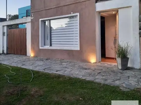 Casa en venta - 2 dormitorios 1 baño - 90mts2 - Claromeco