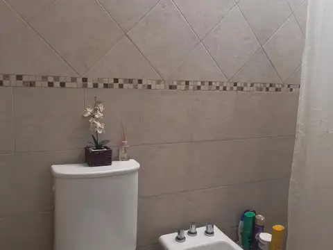 Casa en Alquiler con 2 cocheras