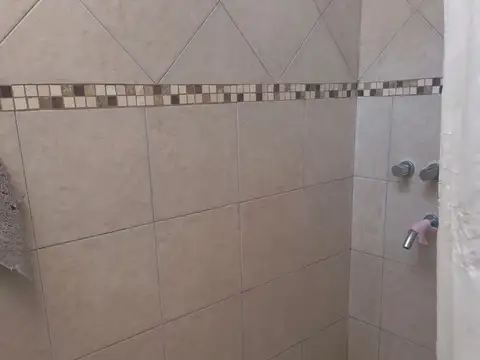 Casa 6 ambientes con 1 baño