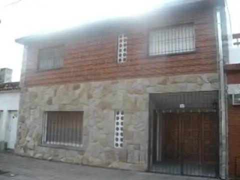CASA 4 AMBIENTES CON COCHERA EN VILLA BALLESTER