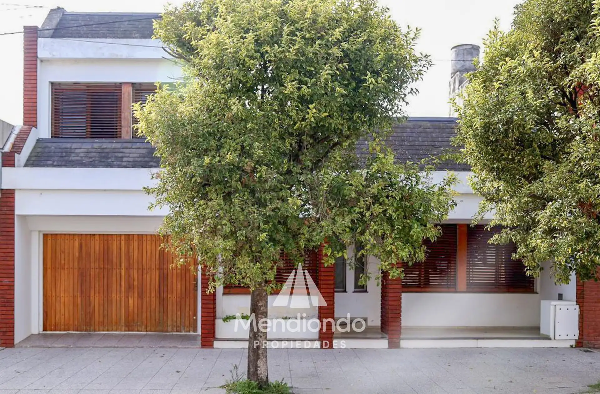 Casa 5 amb con 4 dormitorios, patio y parrilla — cochera cubierta, Balcarce