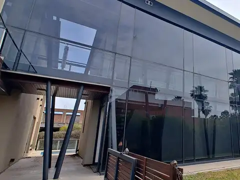 Casa en Venta con 4 cocheras
