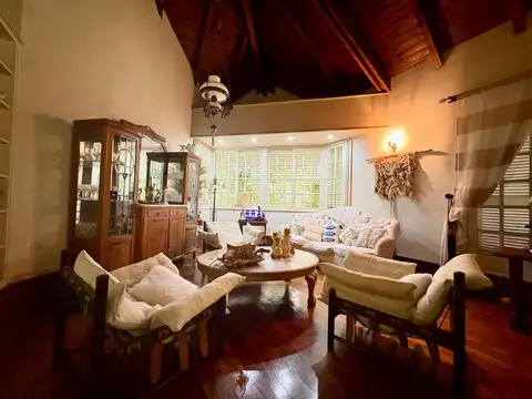 Casa en Venta con 2 cocheras