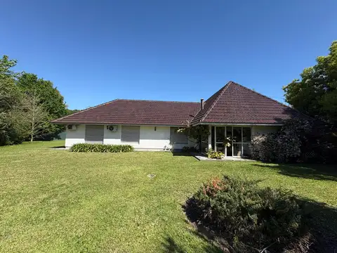 Casa en Venta en Gonnet [Cod: ]