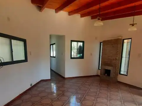 Alquiler temporal casa 2 dormitorios pileta y parrillero- Roldan-Disponible diciembre
