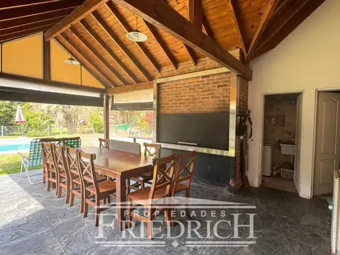 Casa 5 ambientes con 4 baños