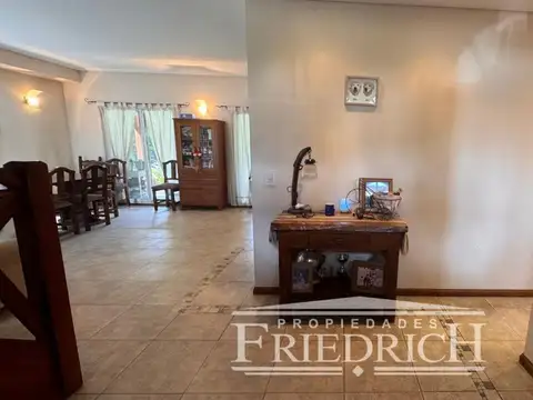 Casa 5 ambientes con 4 baños
