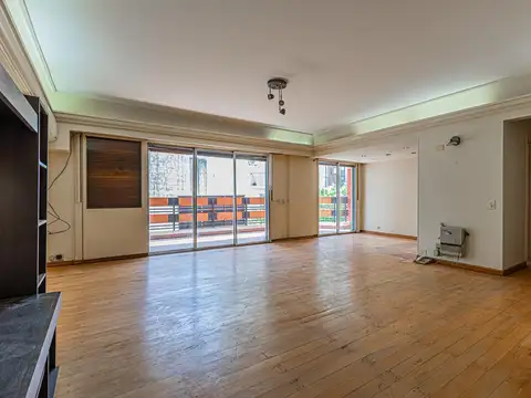 Excelente departamento de 5 ambientes con dependencia y 2 cocheras