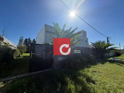 Venta de Casa en Berisso de 3 Dormitorios + piscina + Jardin 
