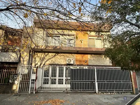 Venta casa 4 ambientes galpon Parque Avellaneda