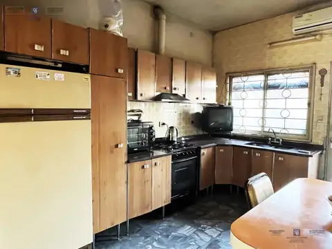 Venta casa 4 ambientes galpon Parque Avellaneda