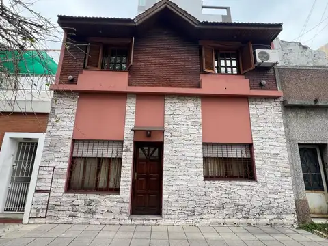 Venta, PH tipo casa al frente, 5 ambientes, en 3 plantas