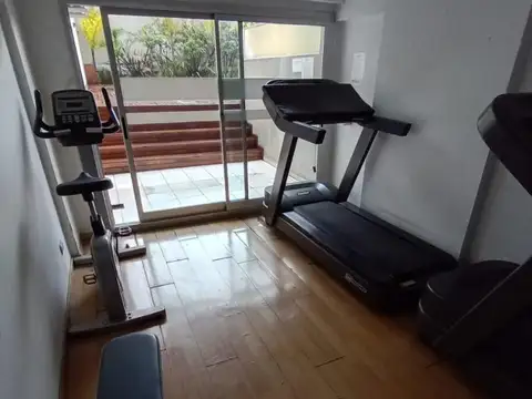 Excelente oficina al frente con balcon y amenities 