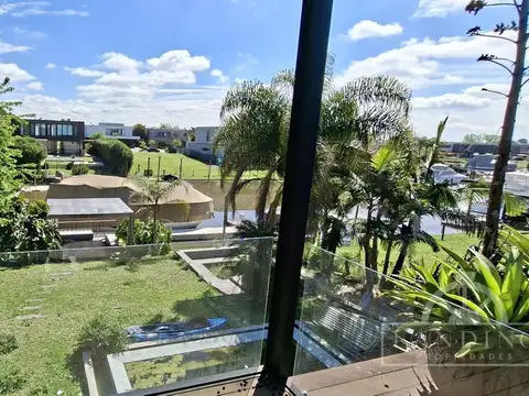 Casa 6 ambientes con 4 baños